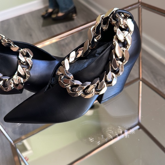 Authentic Burberry shoes - Picture 12 of 16